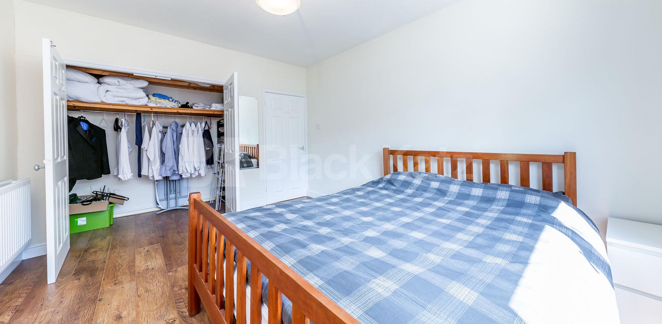 Modern spacious one bed in central location and mins to Regents Park Clarence Gardens, Regents Park / Camden